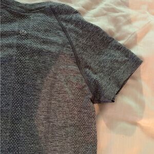 Lululemon Athletica Gray Short Sleeve Tee